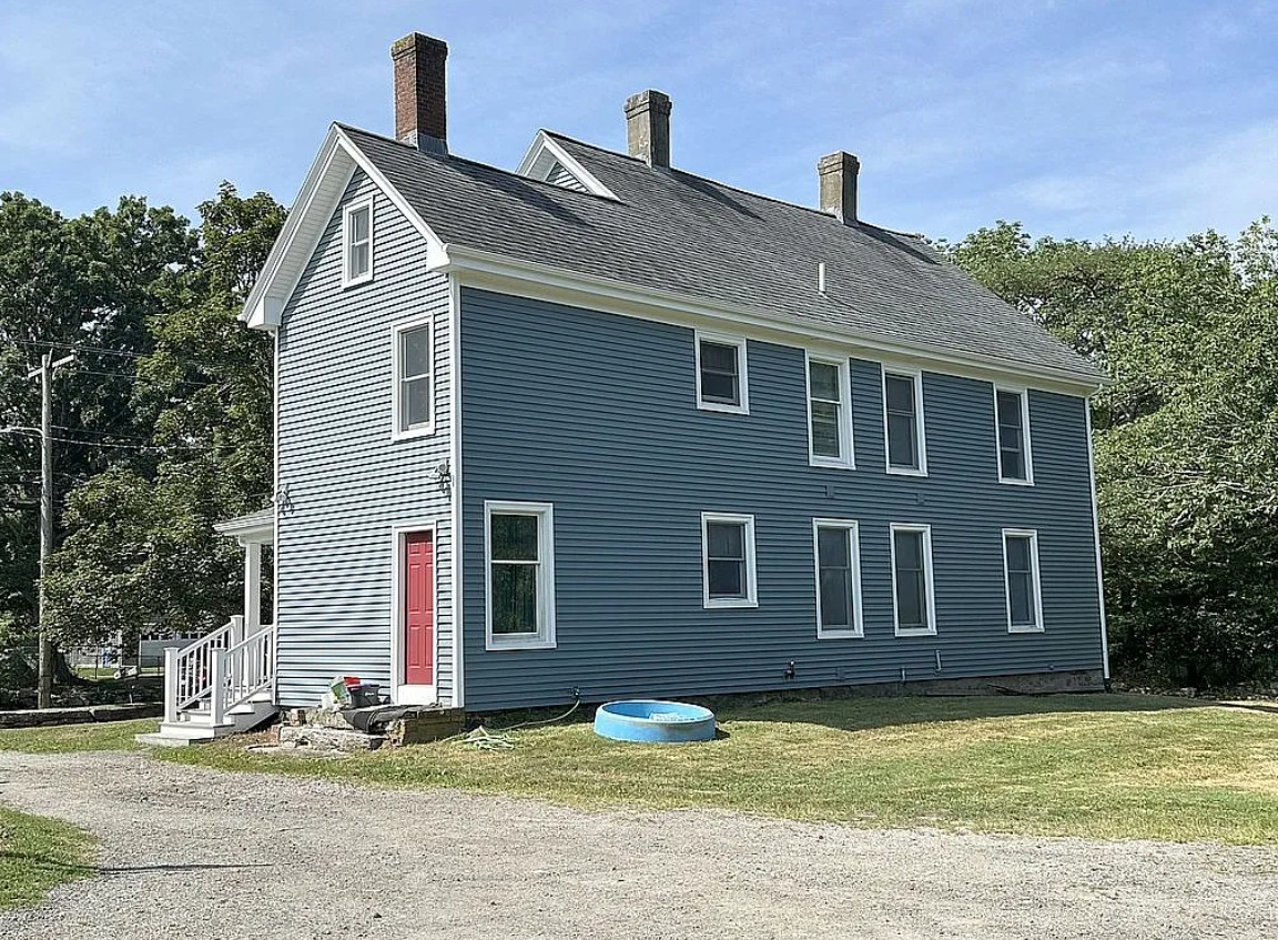 4 Bedroom House For Sale By Owner in Tiverton, RI