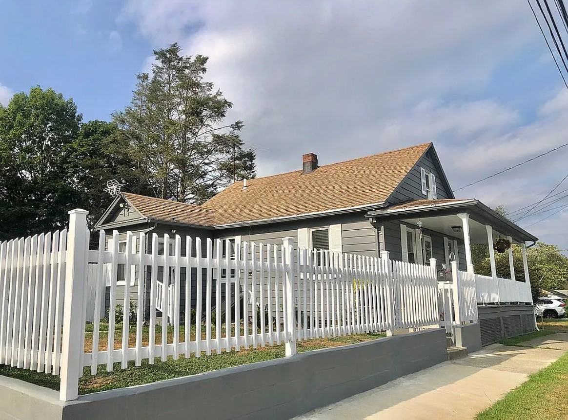 2 Bedroom House For Sale By Owner in Bridgeport, CT 