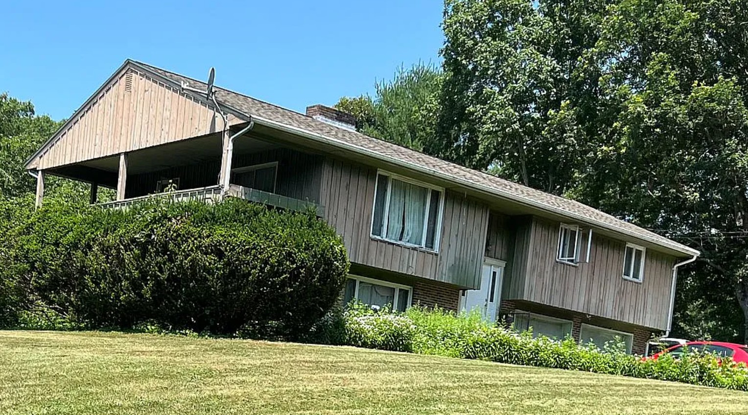 4 Bedroom House For Sale By Owner in Pawcatuck, CT 