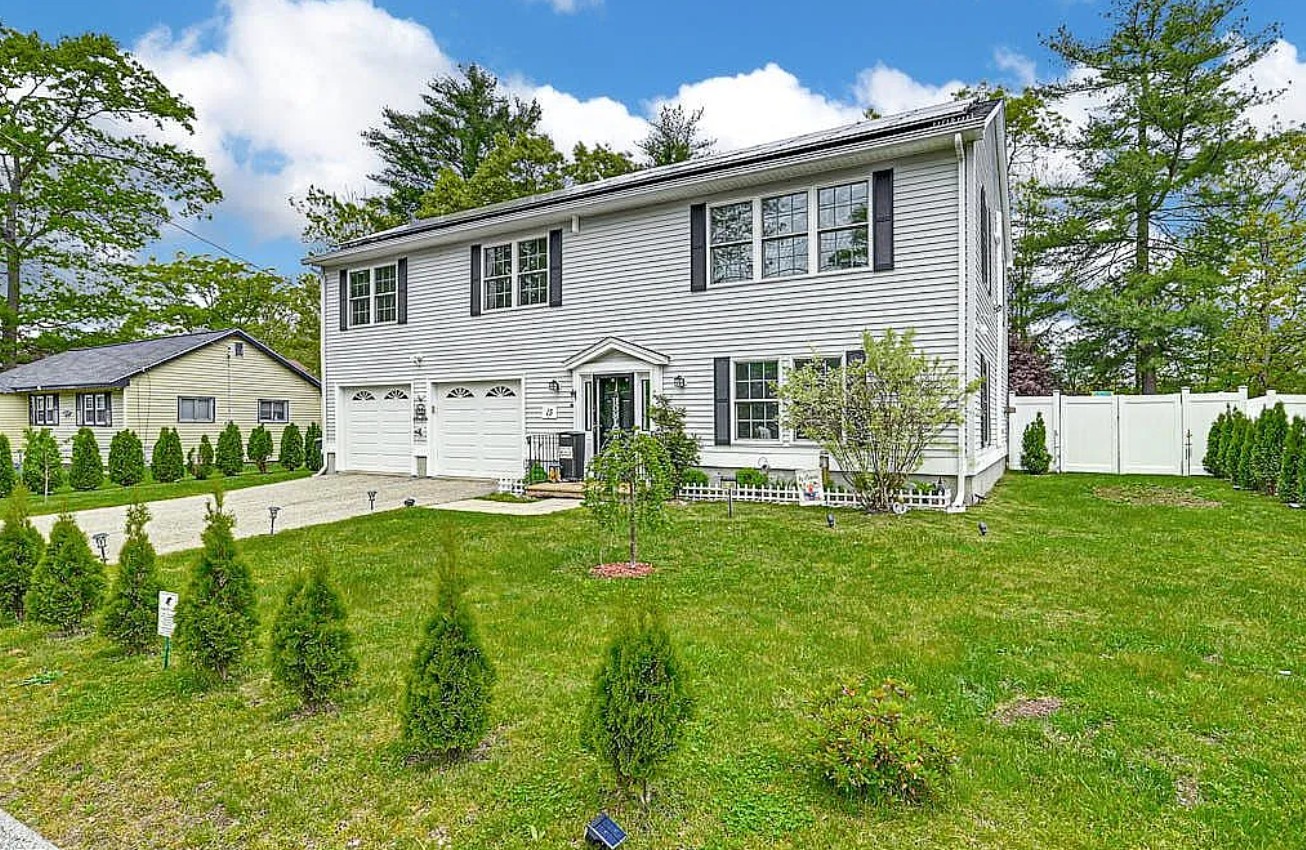 3 Bedroom House For Sale By Owner in Webster, MA 