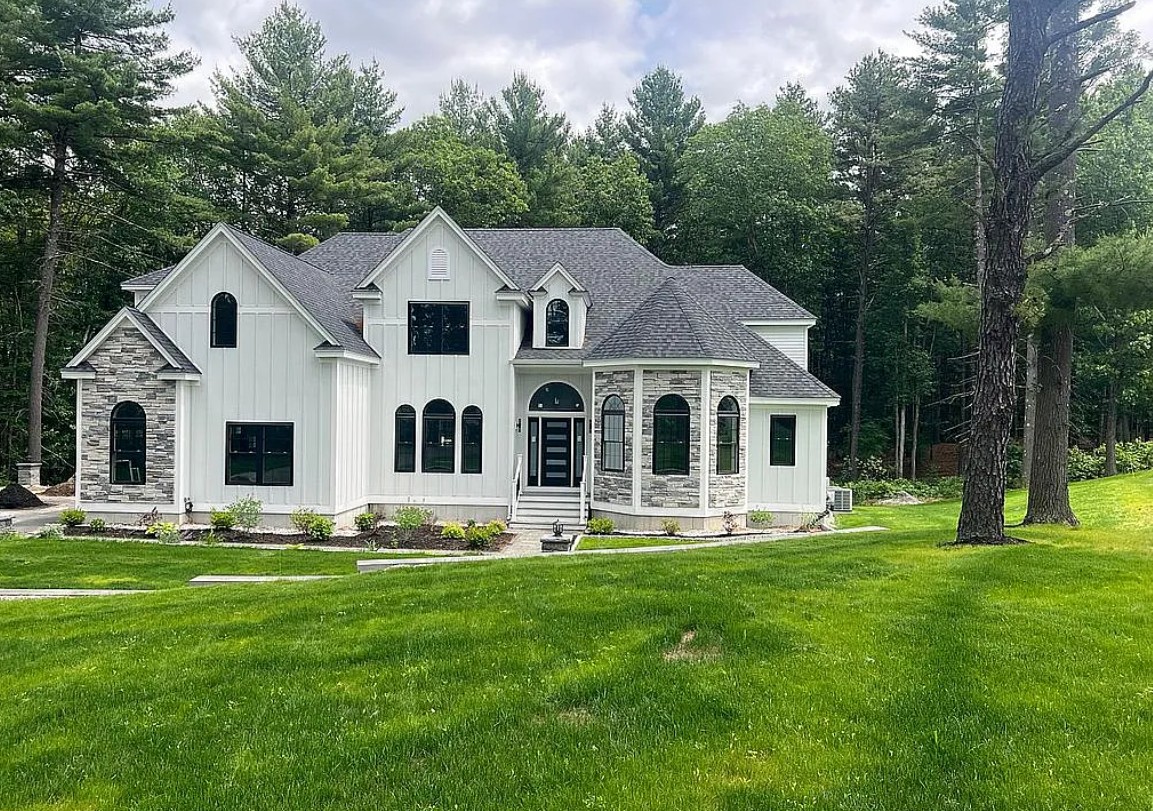 6 Bedroom House For Sale By Owner in Dracut, MA 