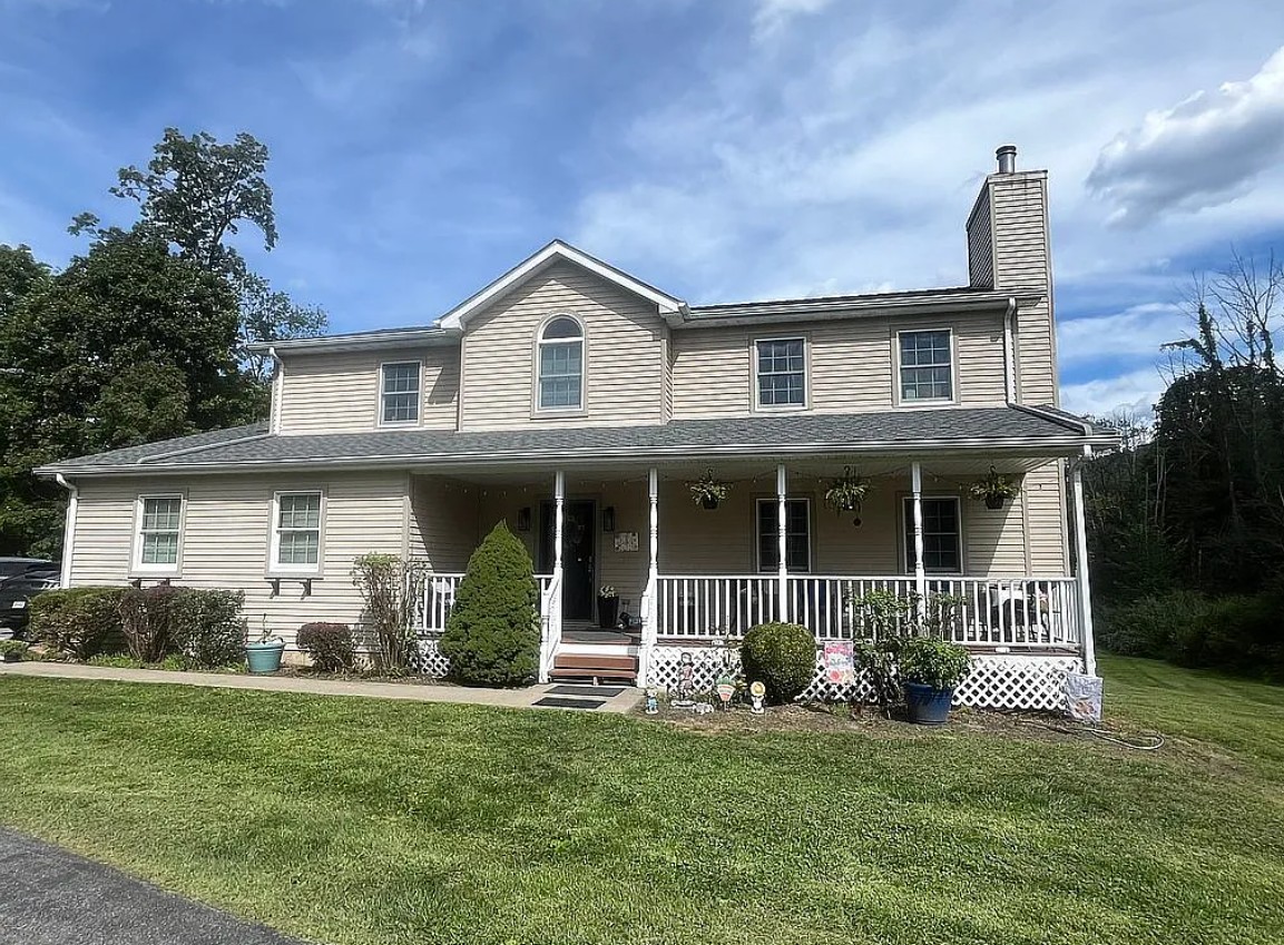 4 Bedroom House For Sale By Owner in Chester, NY 