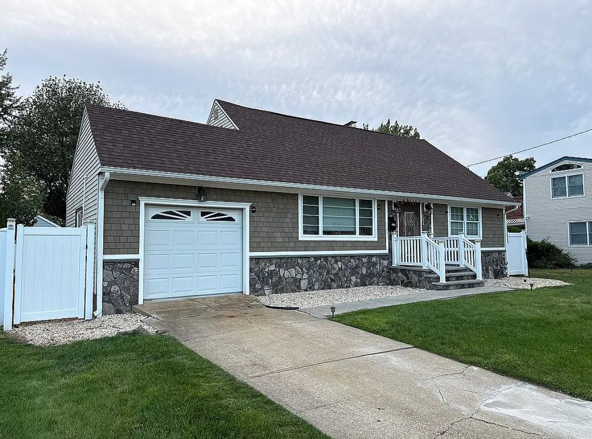 3 Bedroom House For Sale By Owner in Hicksville, NY 