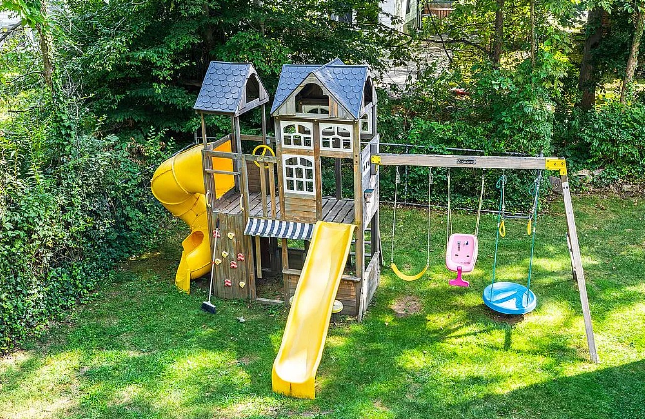 4 Bedroom House For Sale By Owner in Great Neck, NY 