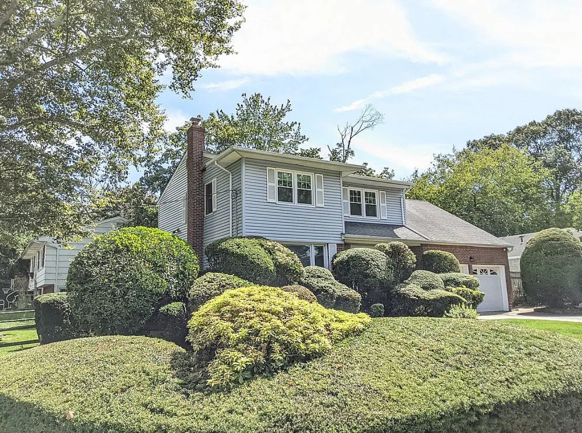 4 Bedroom House For Sale By Owner in Freeport, NY 
