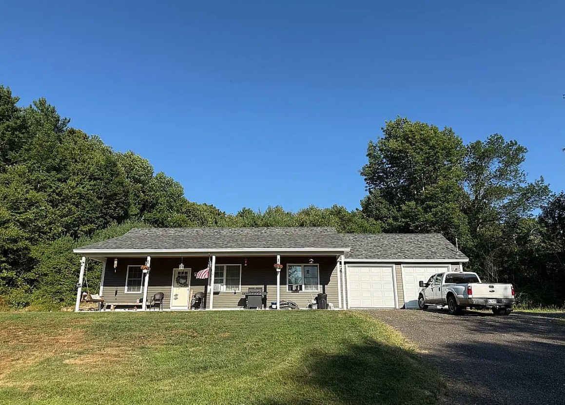 3 Bedroom House For Sale By Owner in Gardiner, ME 