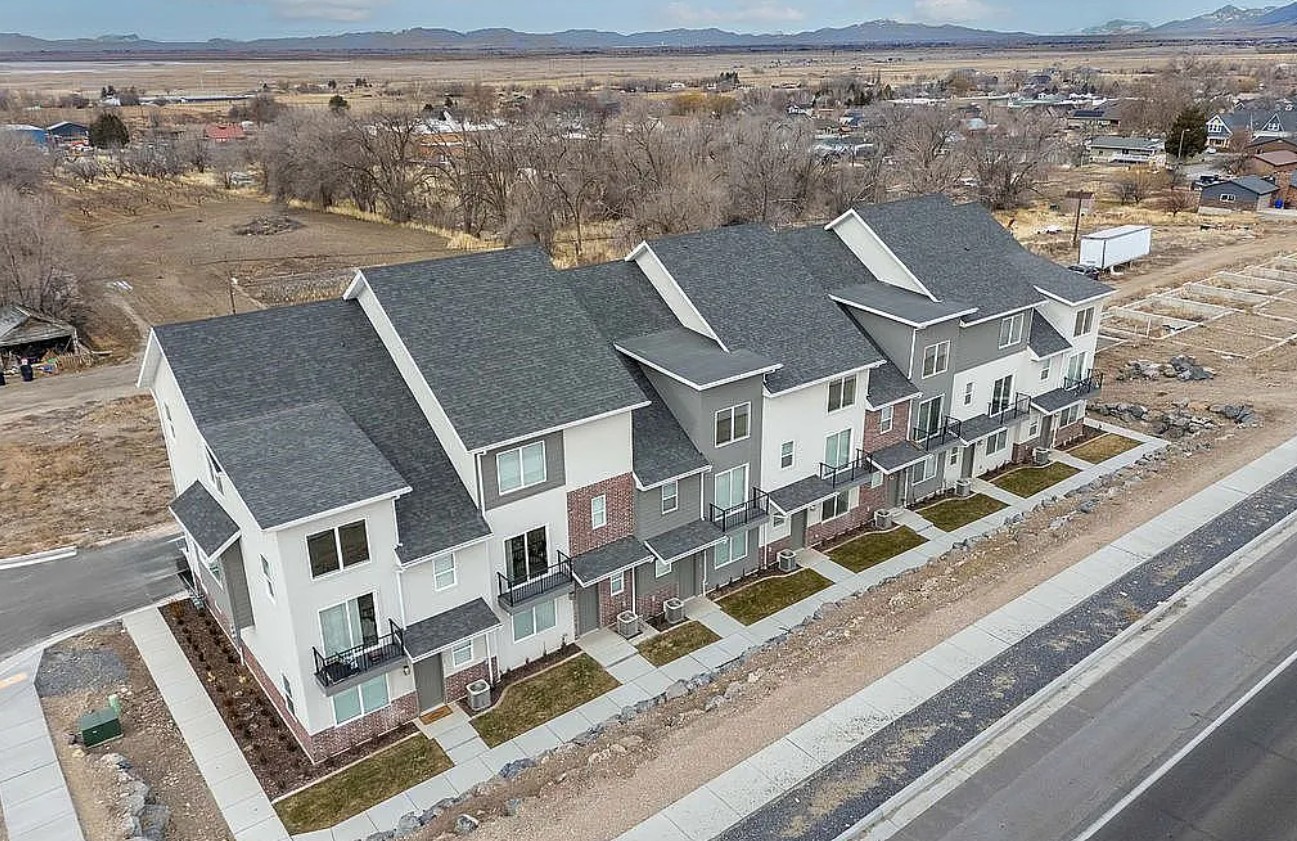 4 Bedroom Condo For Sale By Owner in Perry, UT 