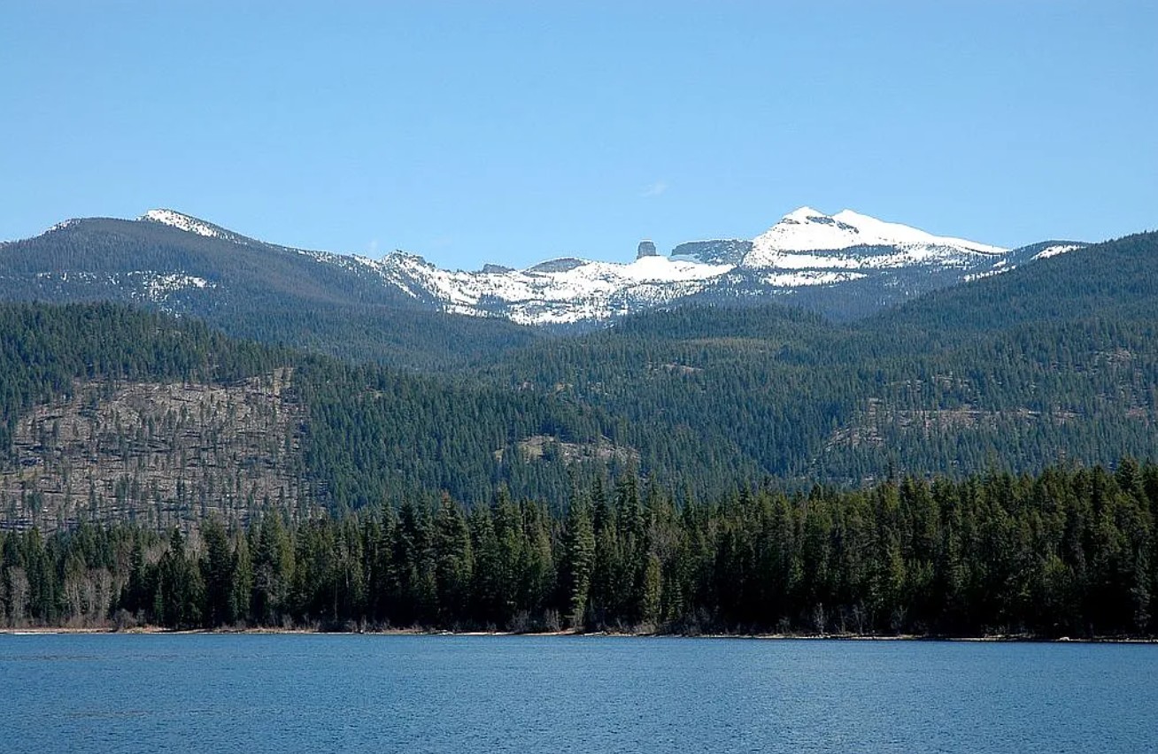 2 Bedroom Cabin For Sale By Owner in Nordman, ID 