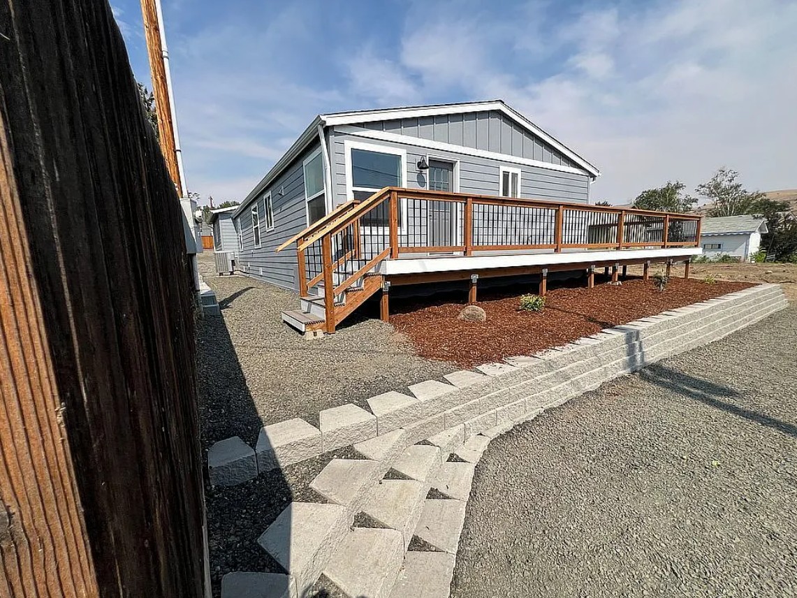 3 Bedroom House For Sale By Owner in Maupin, OR 