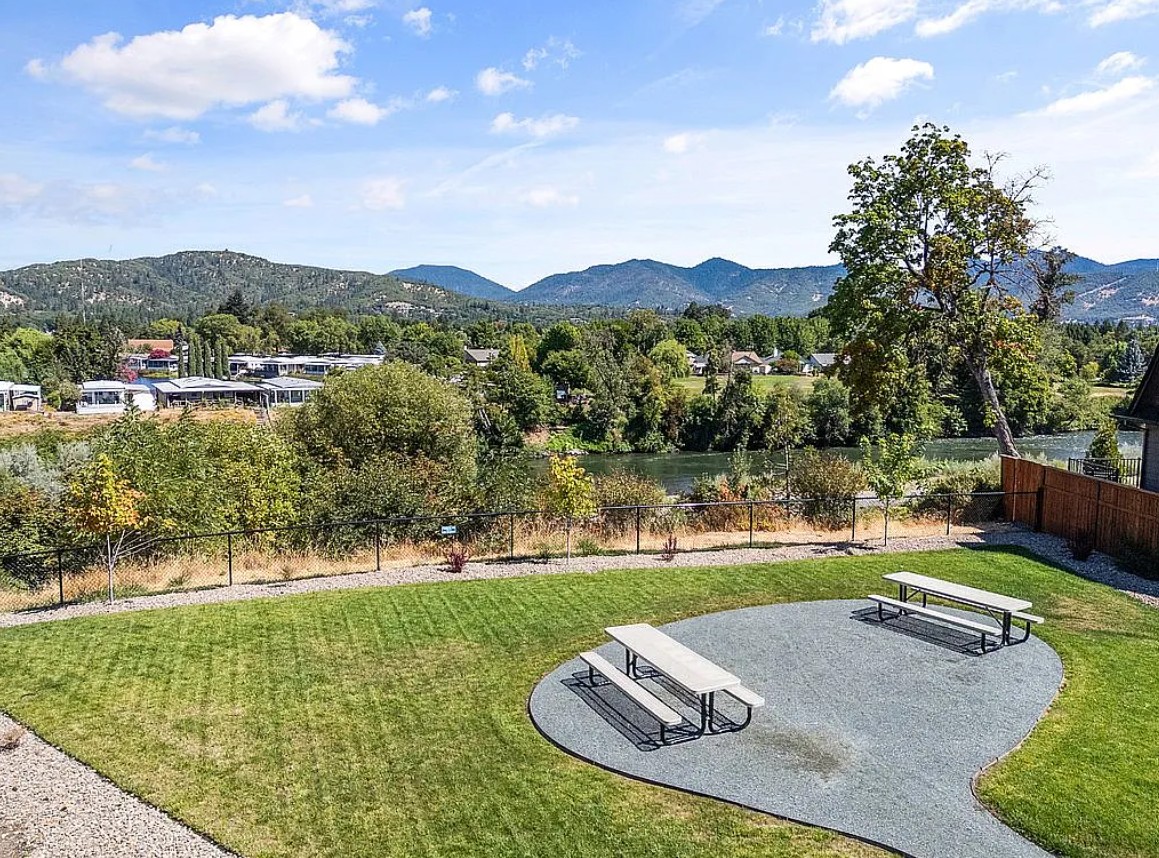 3 Bedroom House For Sale By Owner in Grants Pass, OR 