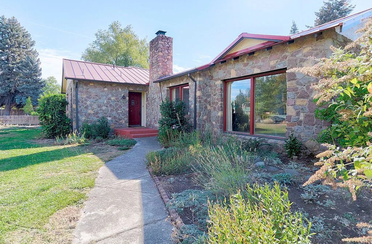 3 Bedroom House For Sale By Owner in Medford, OR