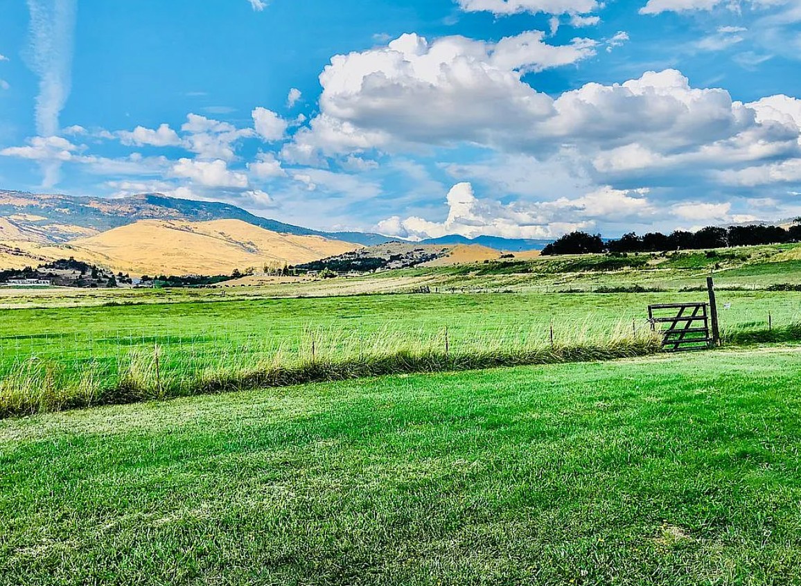 3 Bedroom House For Sale By Owner in Ashland, OR 