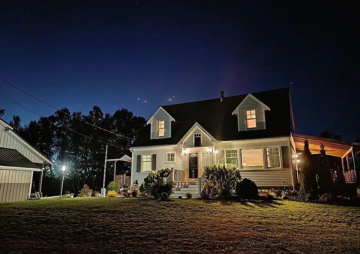 Cape Style House For Sale By Owner in Crystal, ME