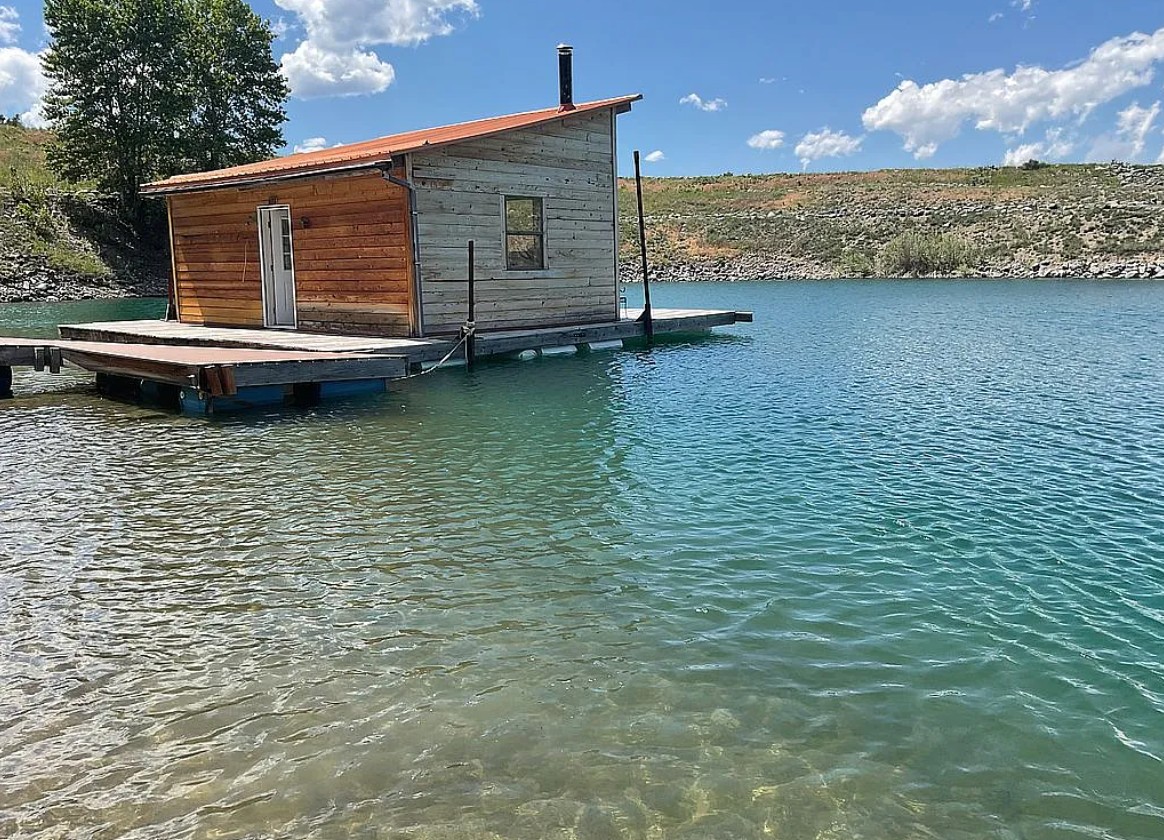 Luxury Log Cabin and Land For Sale By Owner in Pray, MT 