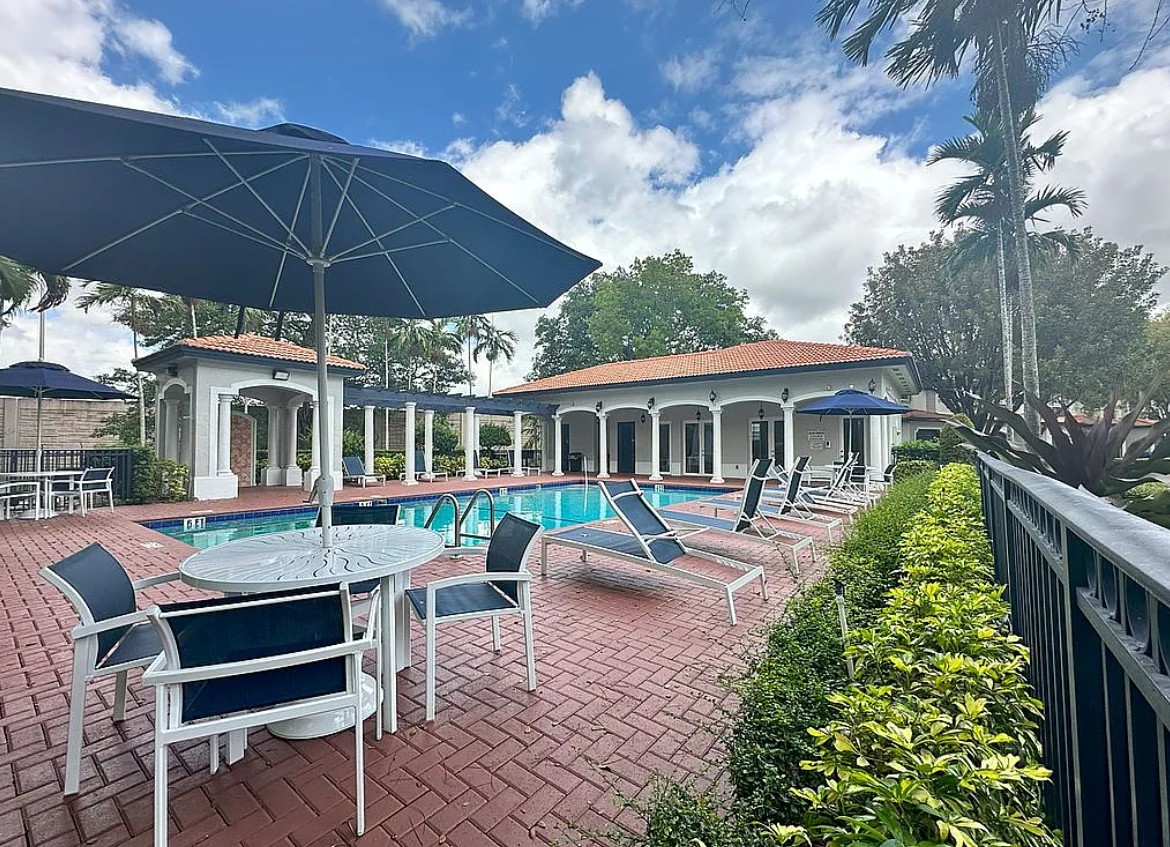 3 Bedroom Townhouse For Sale By Owner in Miami, FL 