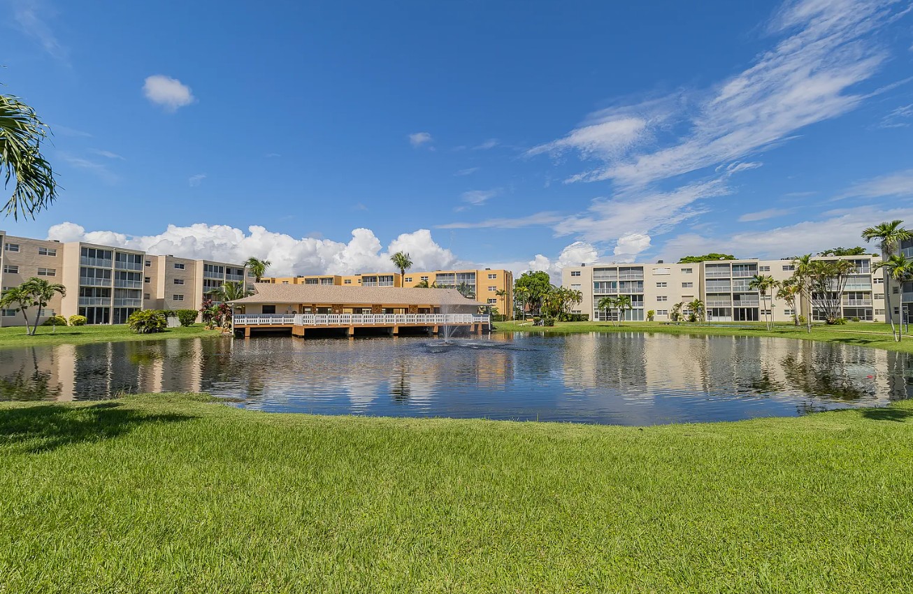2 Bedroom Condo For Sale By Owner in Dania Beach, FL 