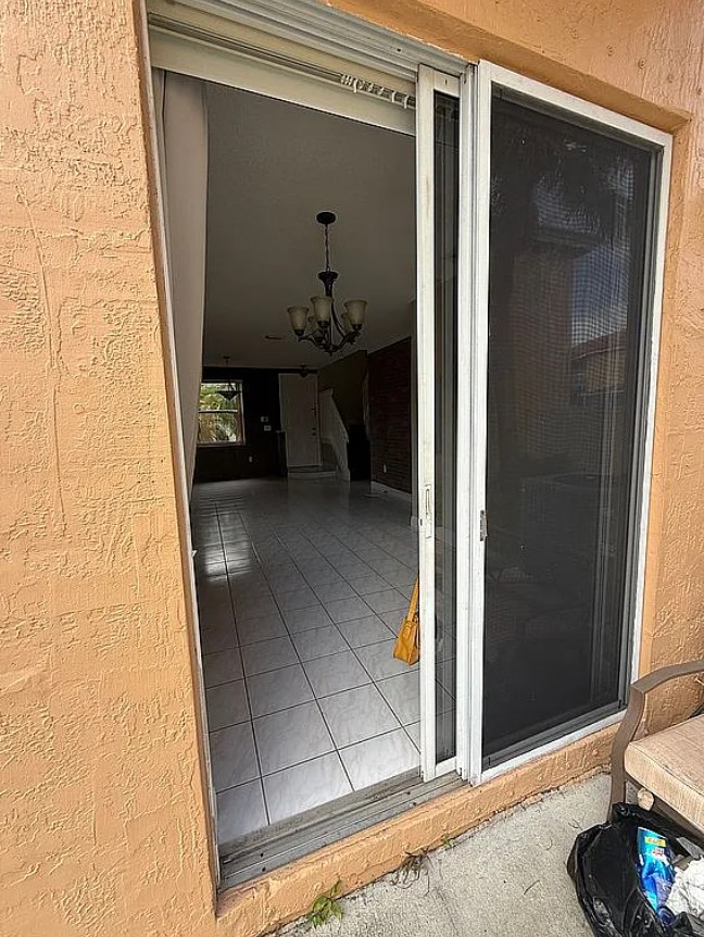 3 Bedroom House For Sale By Owner in Pembroke Pines, FL 