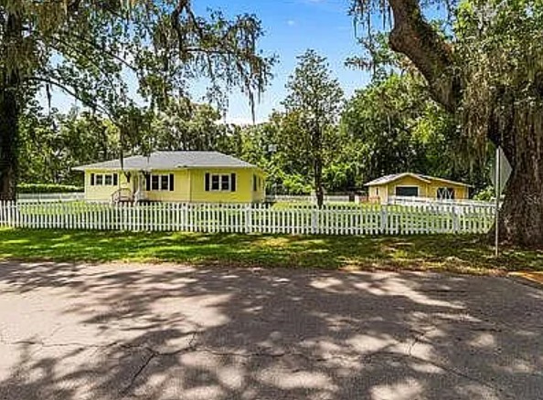 3 Bedroom House For Sale By Owner in Mc Intosh, FL