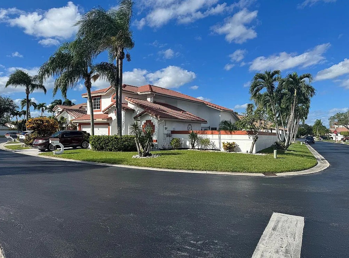 4 Bedroom House For Sale By Owner in Margate, FL 