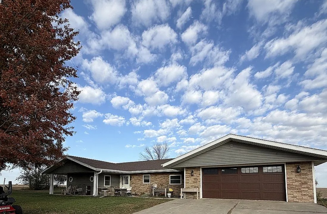 3 Bedroom House For Sale By Owner in Hull, IA