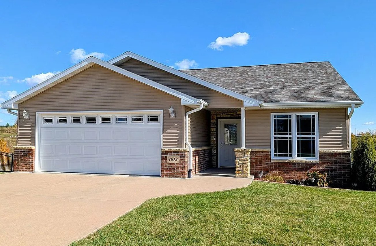3 Bedroom House For Sale By Owner in Dubuque, IA 