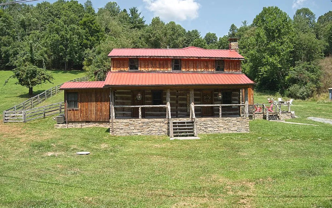 Log Home Farm and Land For Sale By Owner in Hinton, WV