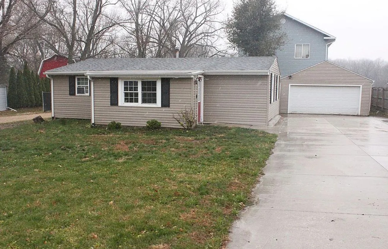3 Bedroom House For Sale By Owner in Bettendorf, IA 