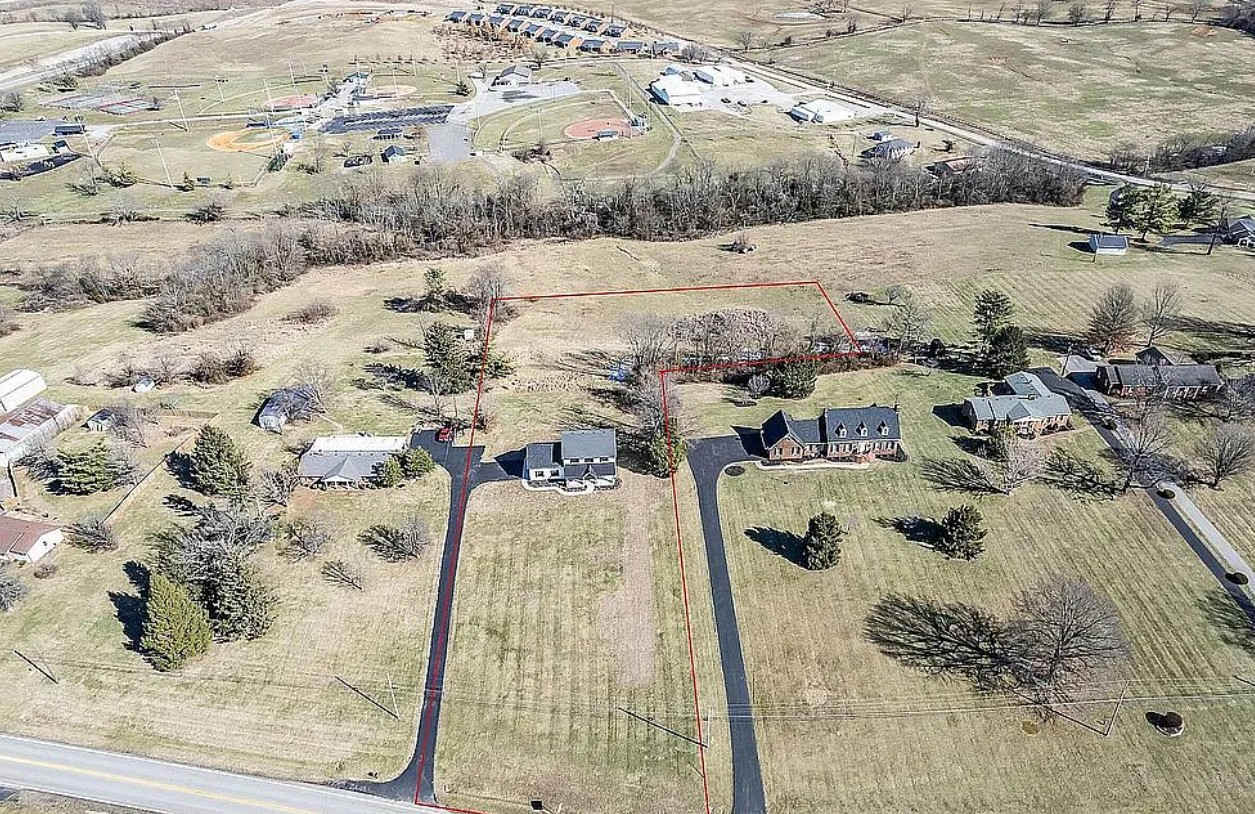 5 Bedroom House For Sale By Owner in Springfield, KY 