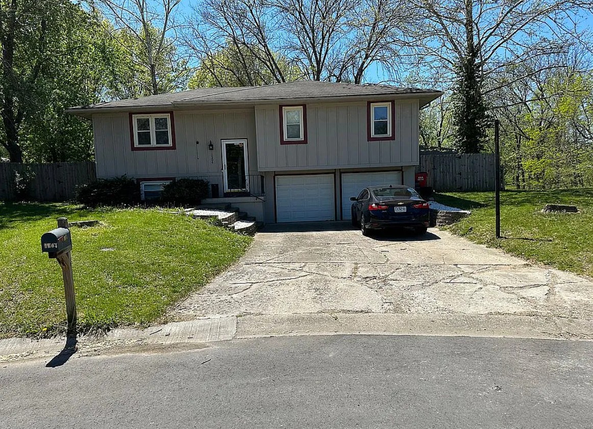 3 Bedroom House For Sale By Owner in Oak Grove, MO 