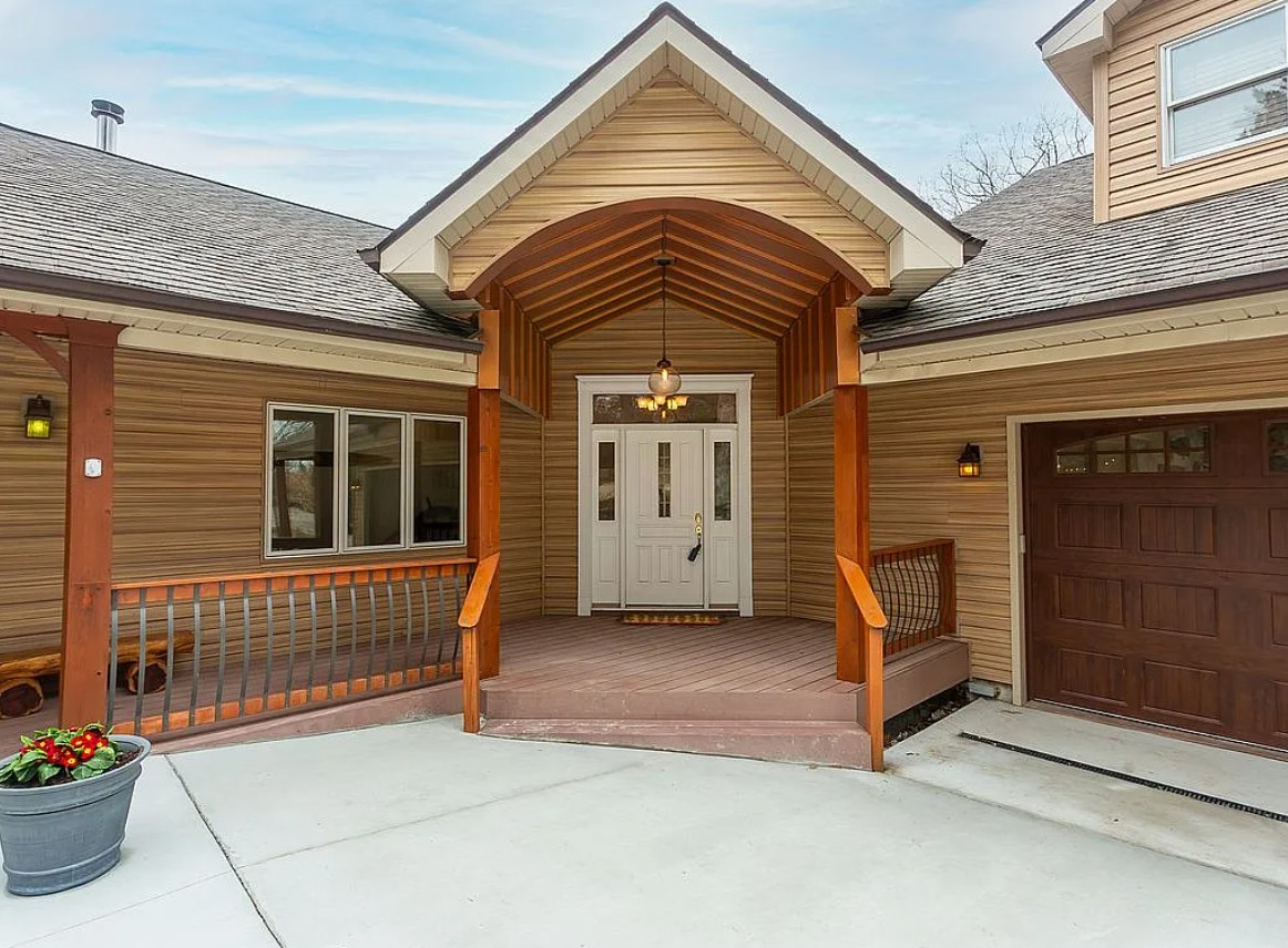 6 Bedroom House For Sale By Owner in Hillsboro, MO 