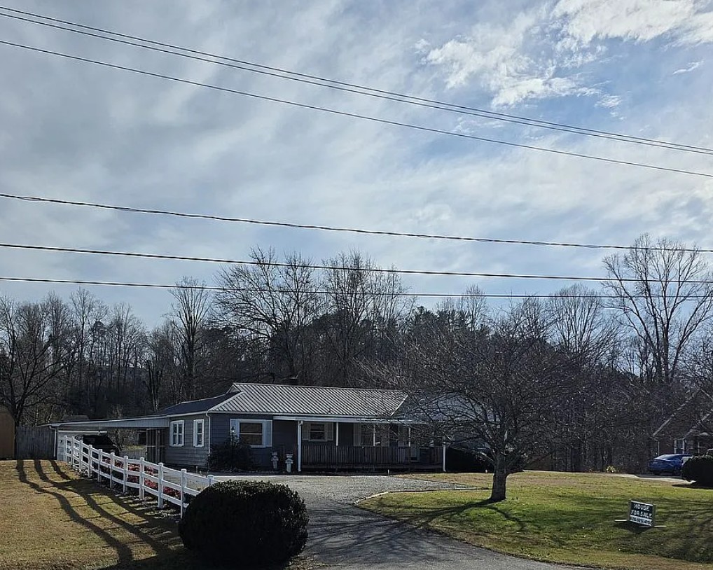 3 Bedroom House For Sale By Owner in Marion, NC 