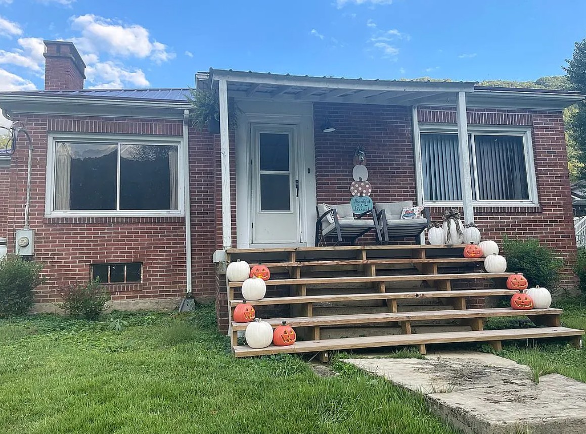 3 Bedroom House For Sale By Owner in Elkhorn City, KY 