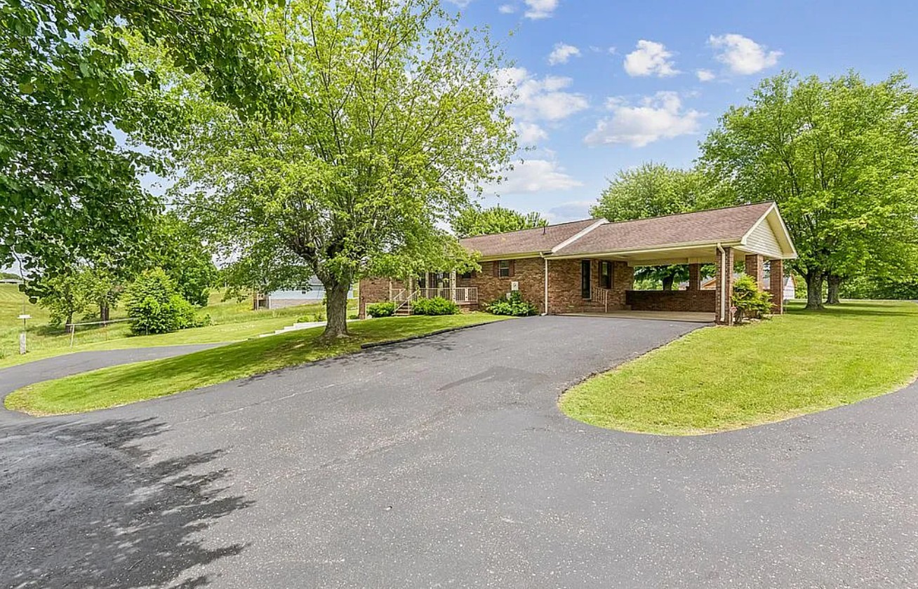 3 Bedroom House For Sale By Owner in Lafayette, TN