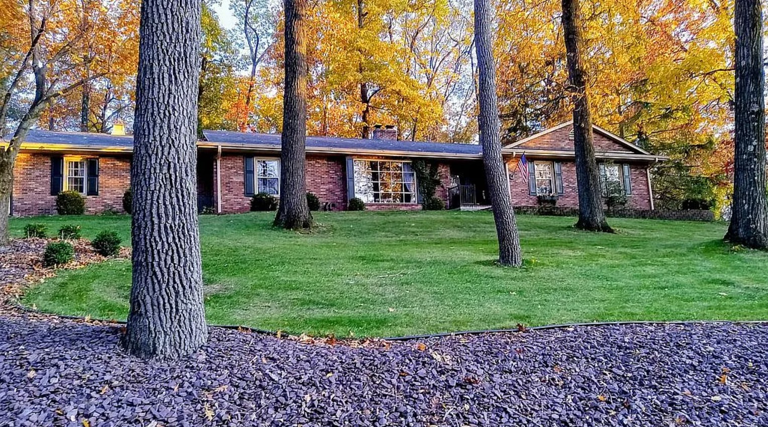 Brick Ranch FSBO in Hull Plan Section of Center Township 