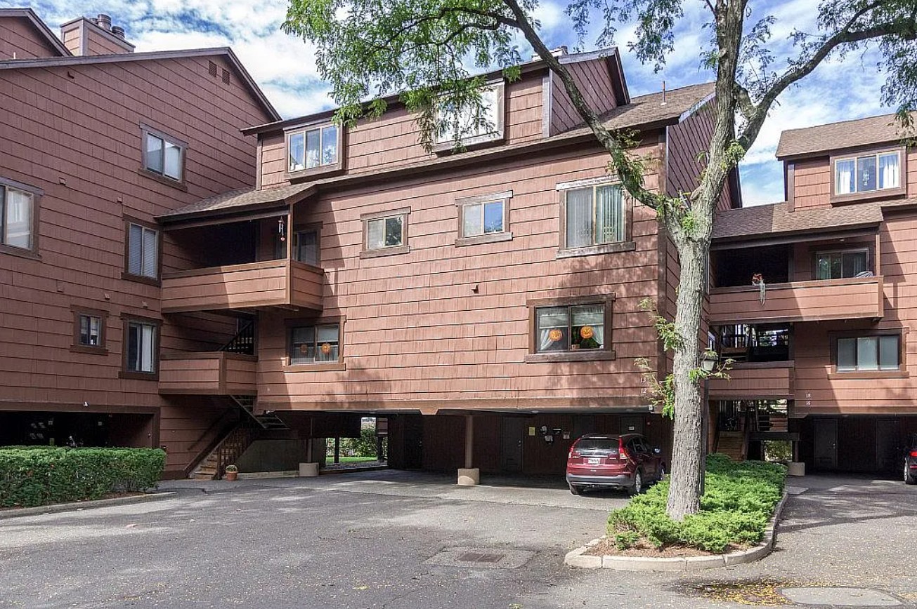 1 Bedroom Condo For Sale By Owner in Secaucus, NJ 
