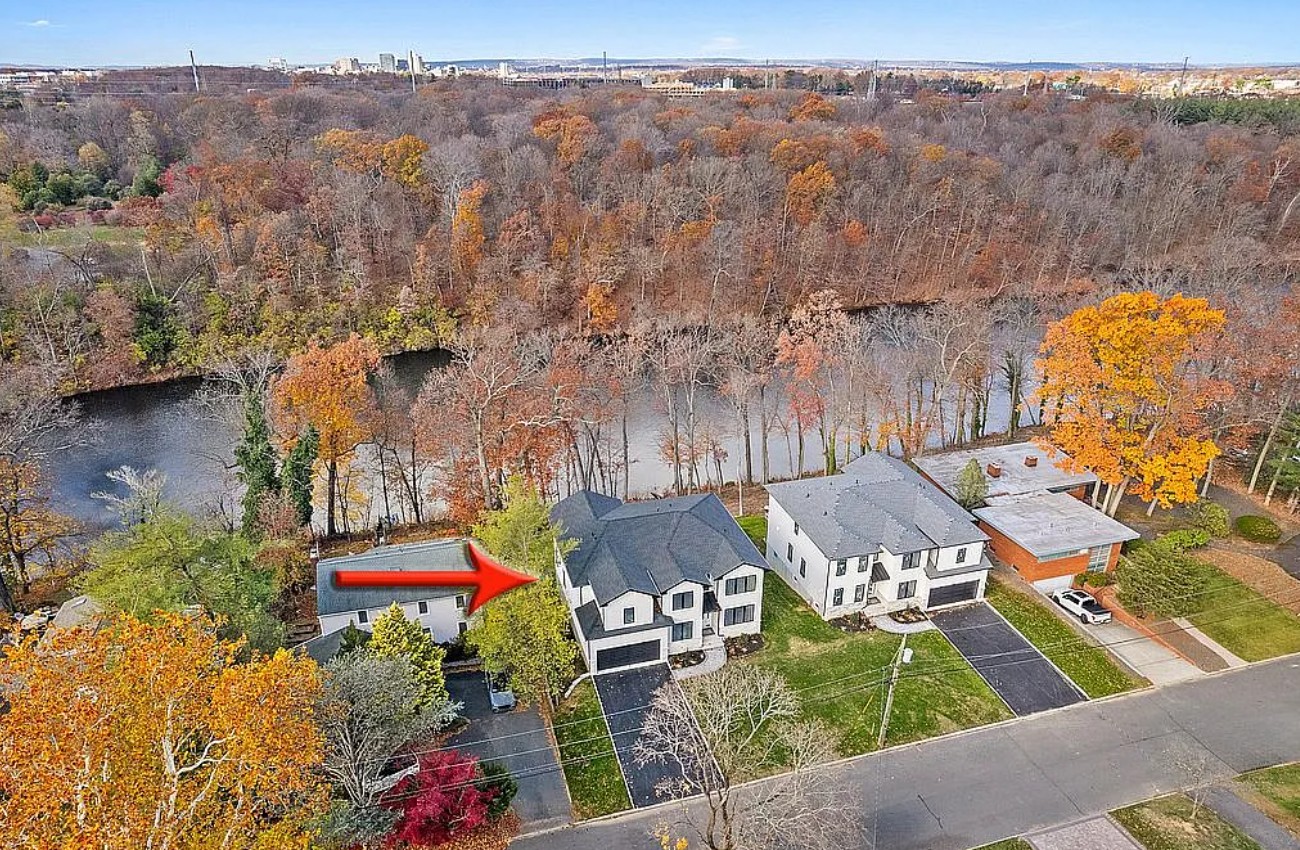 Waterfront House For Sale By Owner in East Brunswick, NJ 