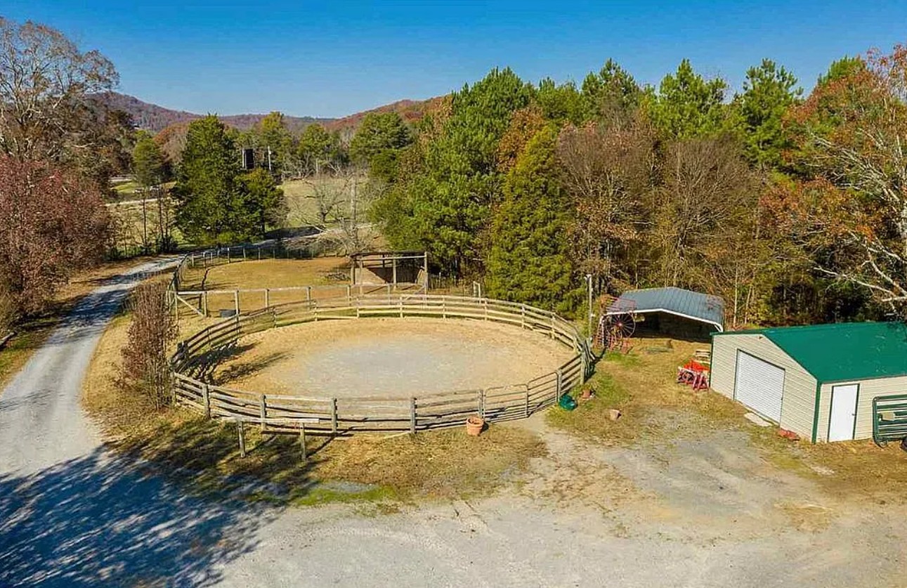 Farm and Barndomium FSBO in Mc Donald, TN 