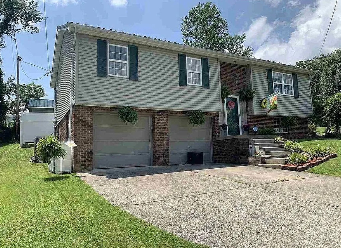 4 Bedroom House For Sale By Owner in Flatwoods, KY 