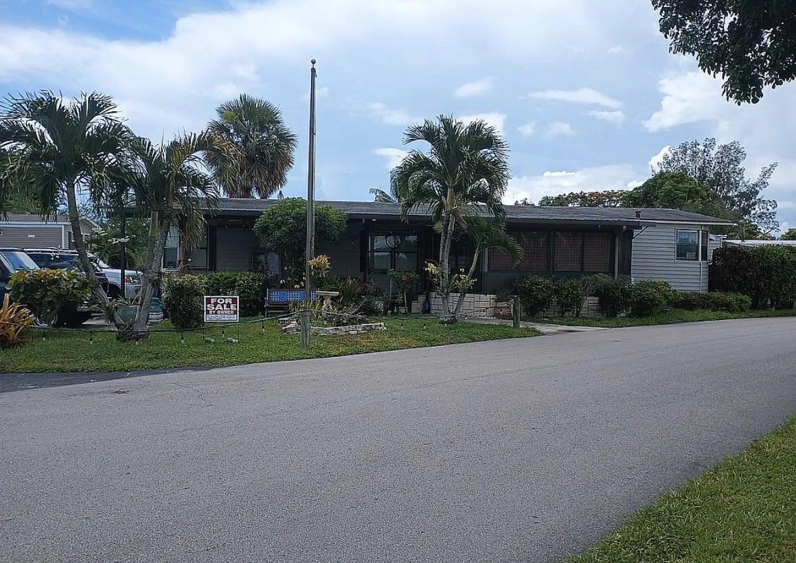 Mobile Home For Sale By Owner in Atlantis, FL 