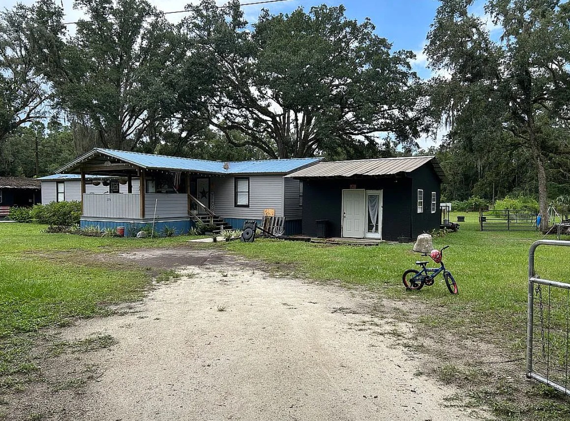 3 Bedroom House For Sale By Owner in Old Town, FL 