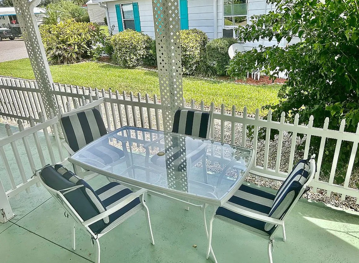 Home Near Anna Maria Island FSBO in Bradenton, FL