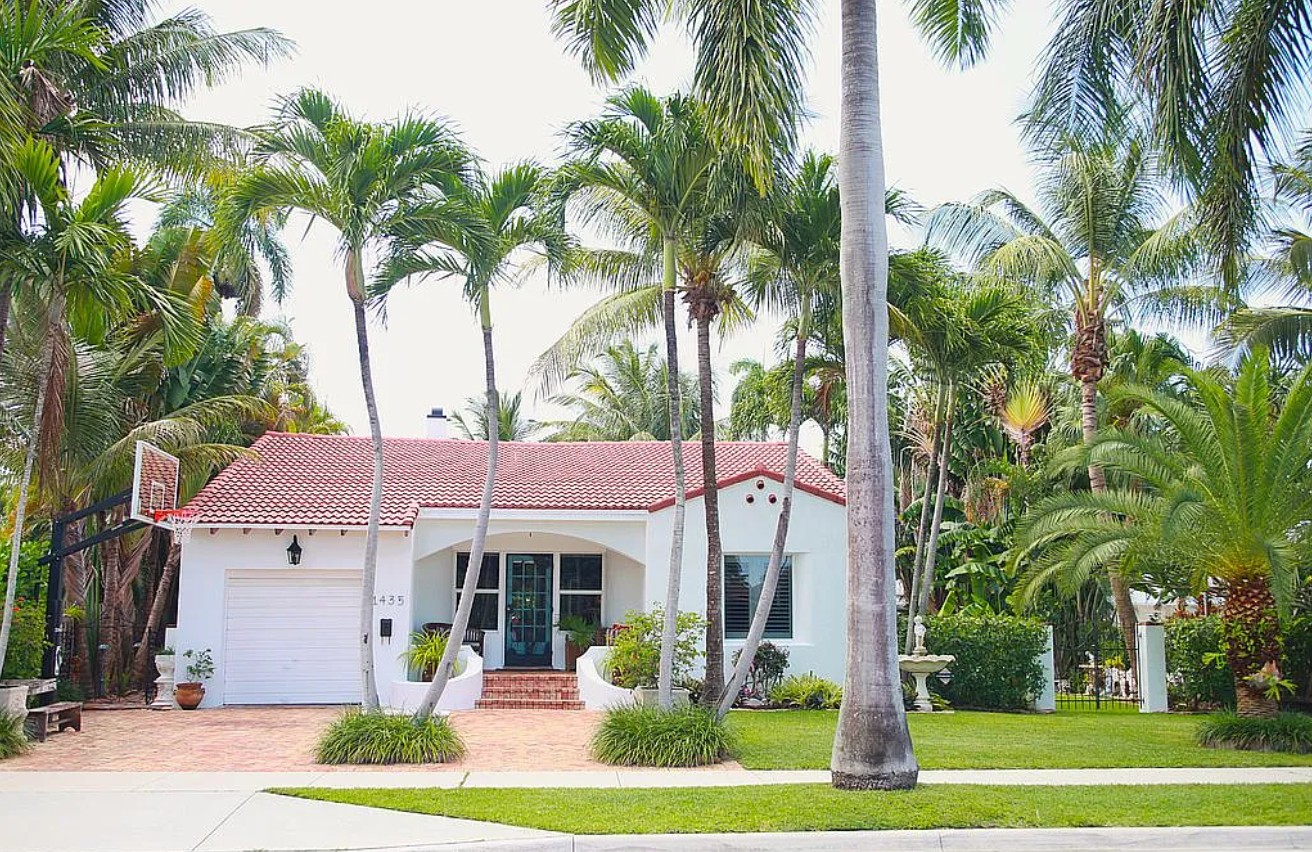 Palm Tree Shaded House For Sale By Owner in Hollywood, FL 