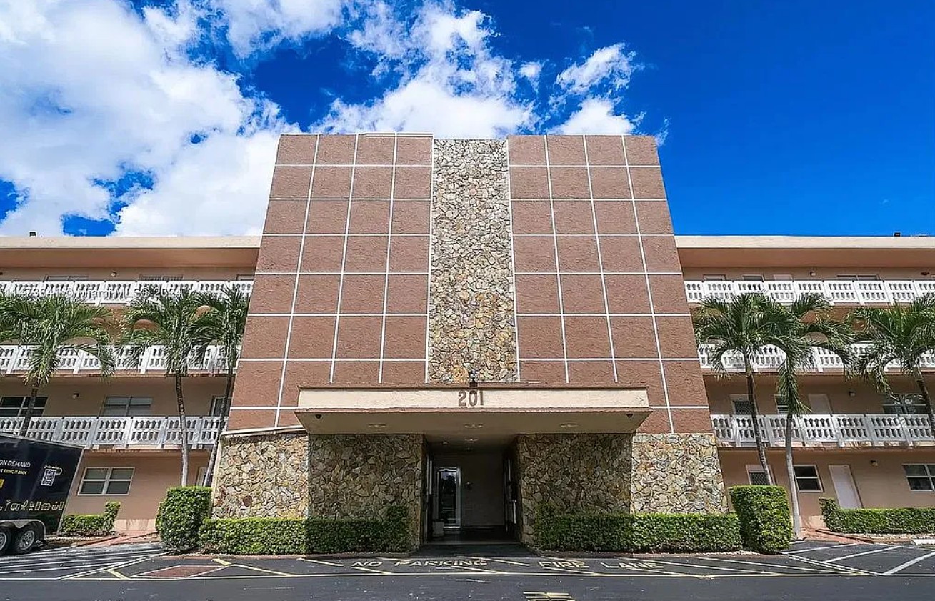 2 Bedroom Apartment For Sale By Owner in Dania Beach, FL 