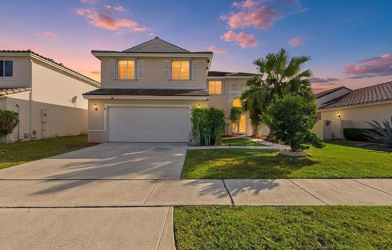 4 Bedroom House For Sale By Owner in Pembroke Pines, FL 