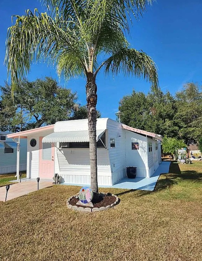 Mobile Home in Leisure Day Resort FSBO in Zephyrhills, FL 