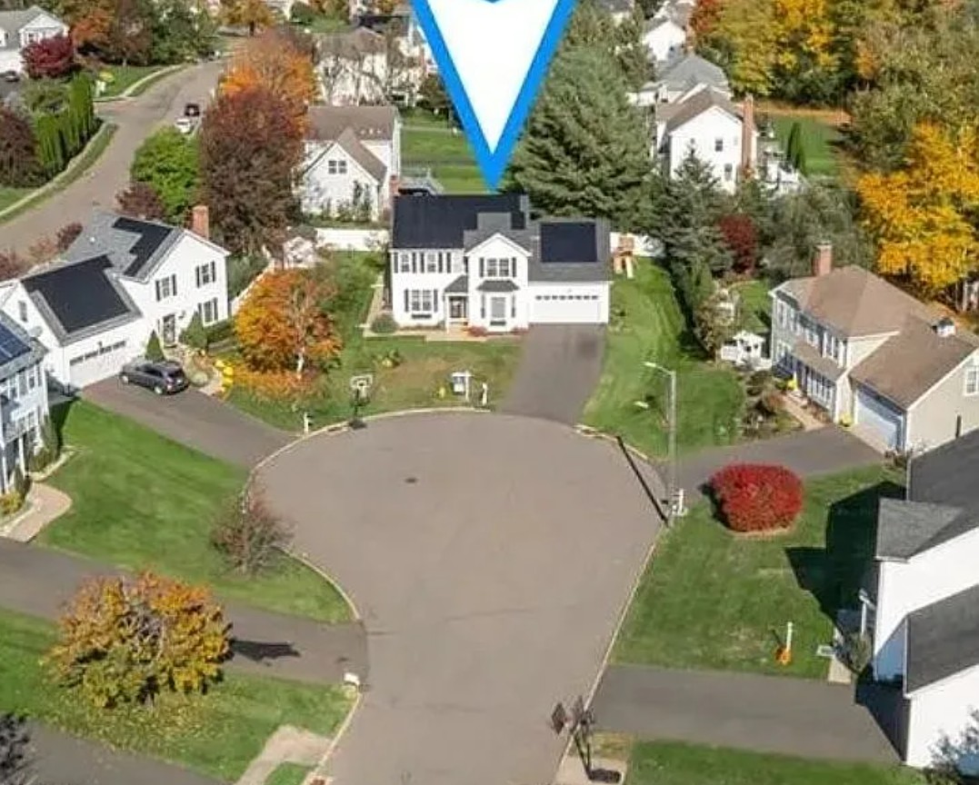 House With Solar Power For Sale By Owner in Cheshire, CT 