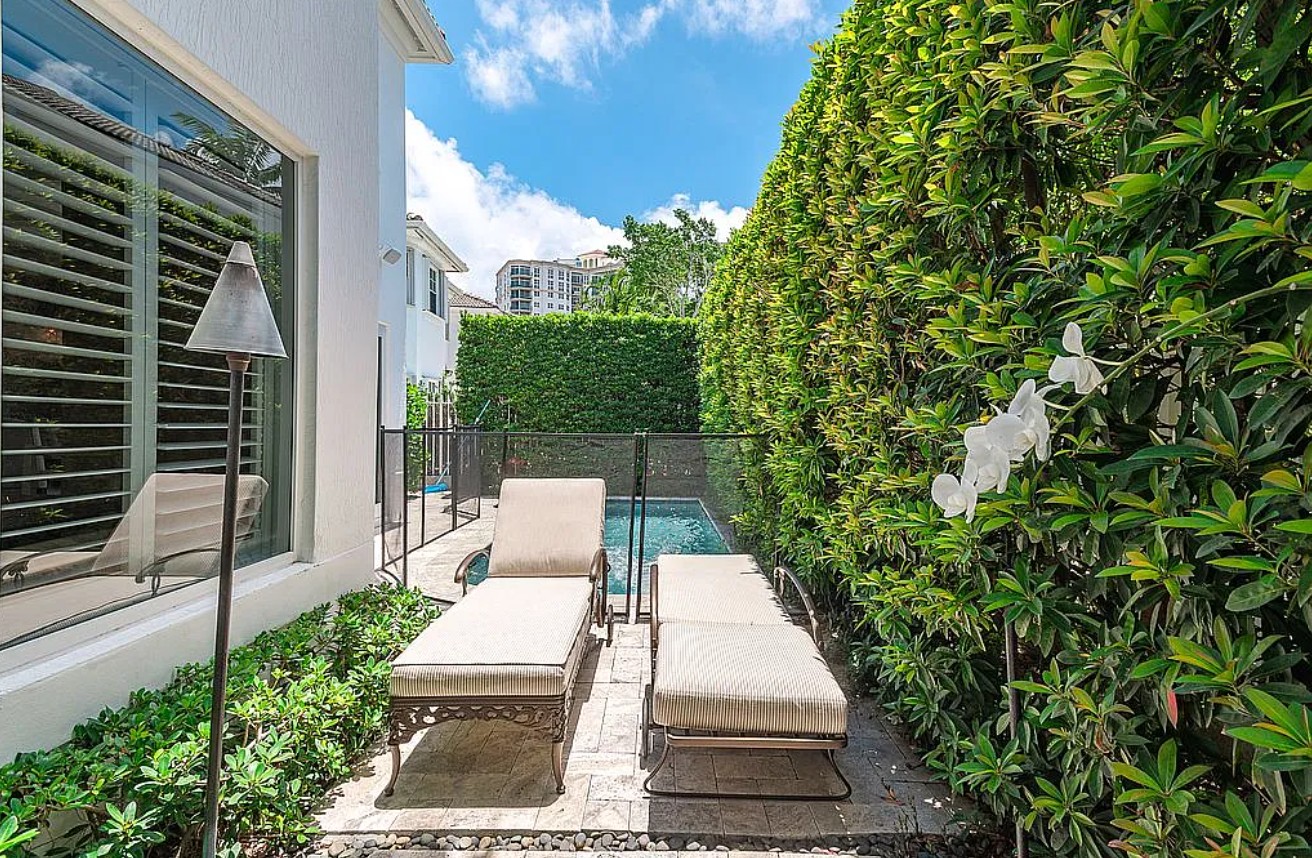 3 Bedroom House For Sale By Owner in Aventura, FL 