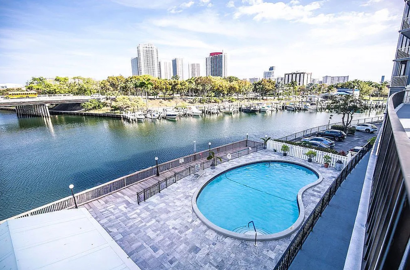 2 Bedroom Condo For Sale By Owner in Hallandale Beach, FL 