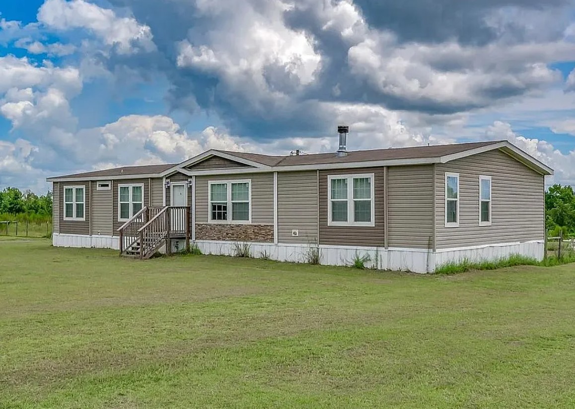 3 Bedroom House For Sale By Owner in Altha, FL 