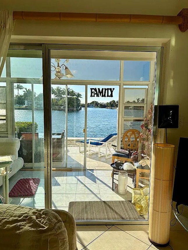 1 Bedroom Condo For Sale By Owner in Hallandale, FL 